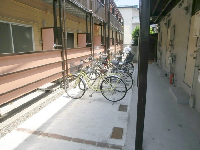 コーポアルカディアⅠのその他共用部分|自転車置き場。