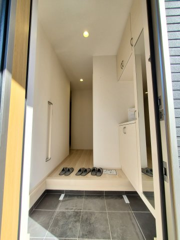 北葛飾郡松伏町　　大字松伏　中古戸建の玄関|シンプルで使いやすい玄関です