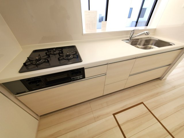 北葛飾郡松伏町　　大字松伏　中古戸建のキッチン|内装の主役　キッチンです