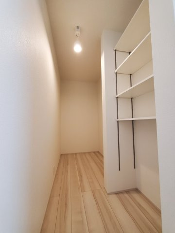 北葛飾郡松伏町　　大字松伏　中古戸建の収納|大容量パントリー