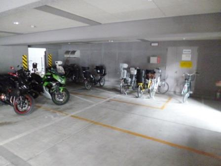 グランドールUNSの駐車場