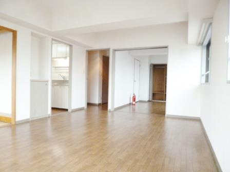 グランドールUNSの居間・リビング