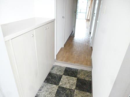 グランドールUNSの玄関