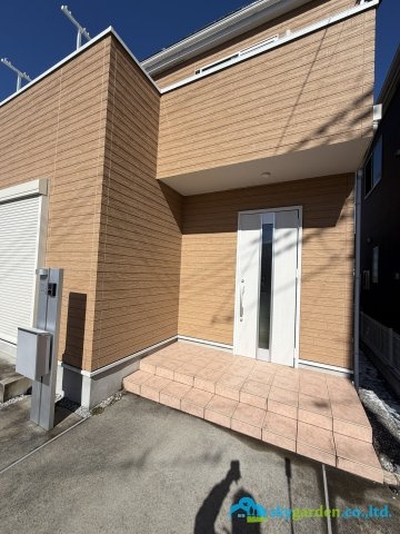 平塚市寺田縄　中古戸建　の玄関