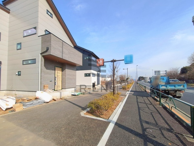 【前面道路含む現地写真】 | 西東京市北町５丁目　新築戸建て　６号棟 | 落ち着いた低層住宅街の一角、穏やかな街並みが広がります