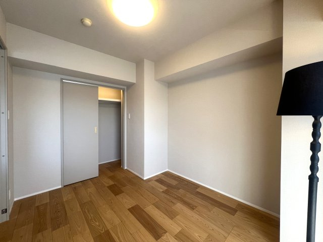 駅３分！最上階！角部屋！マンション界の三冠王！！！【リノベ／ガーデンプラザ横浜南】の洋室|使い勝手のいい洋室です