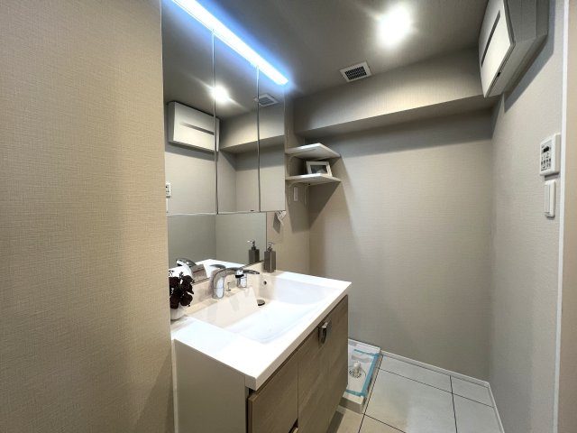 駅３分！最上階！角部屋！マンション界の三冠王！！！【リノベ／ガーデンプラザ横浜南】の独立洗面台|独立洗面化粧台付き