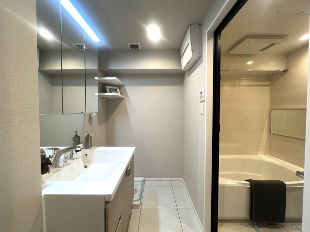 駅３分！最上階！角部屋！マンション界の三冠王！！！【リノベ／ガーデンプラザ横浜南】の脱衣所