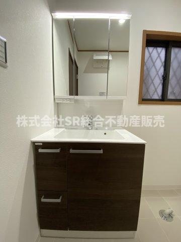 渋川町2丁目中古戸建の独立洗面台|独立洗面台、朝の身支度には欠かせません