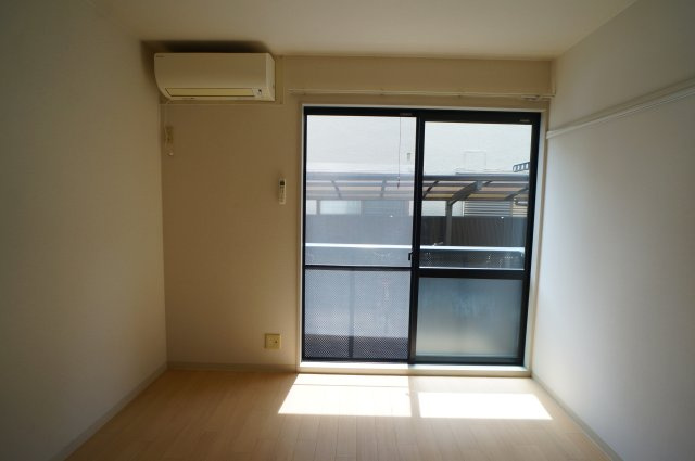 ＴＭＭイチヤハイツの居間・リビング