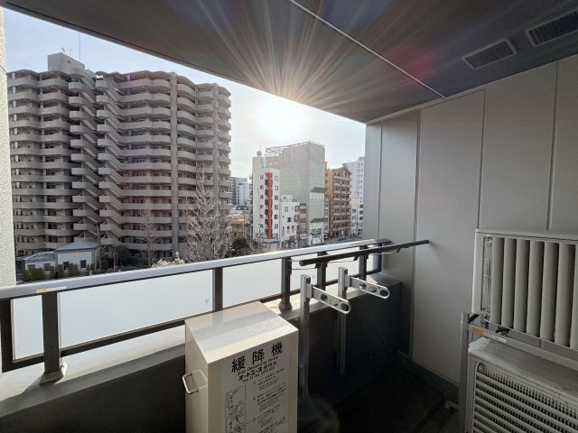 白金ザ・スカイ東棟のバルコニー