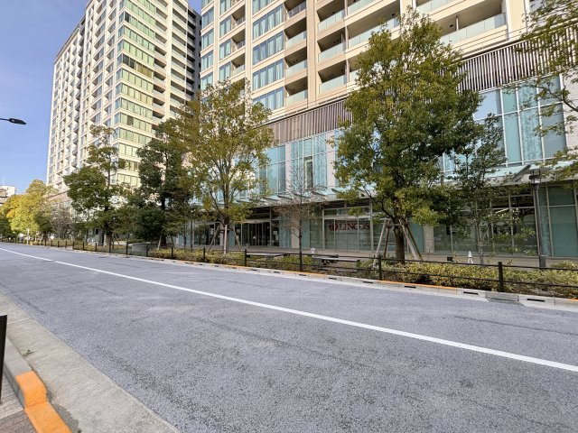 白金ザ・スカイ東棟の周辺|前面道路