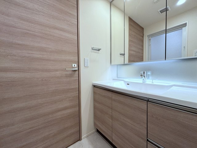 白金ザ・スカイ東棟の独立洗面台