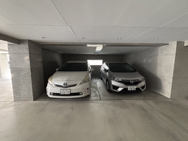 エカルラート青谷の駐車場