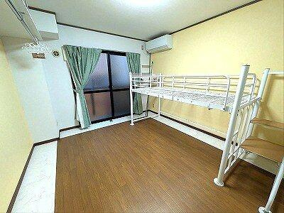 サクセスの洋室