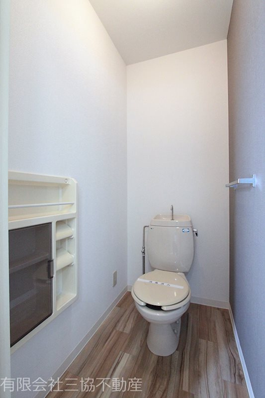 スカイコート|便利な収納棚付き