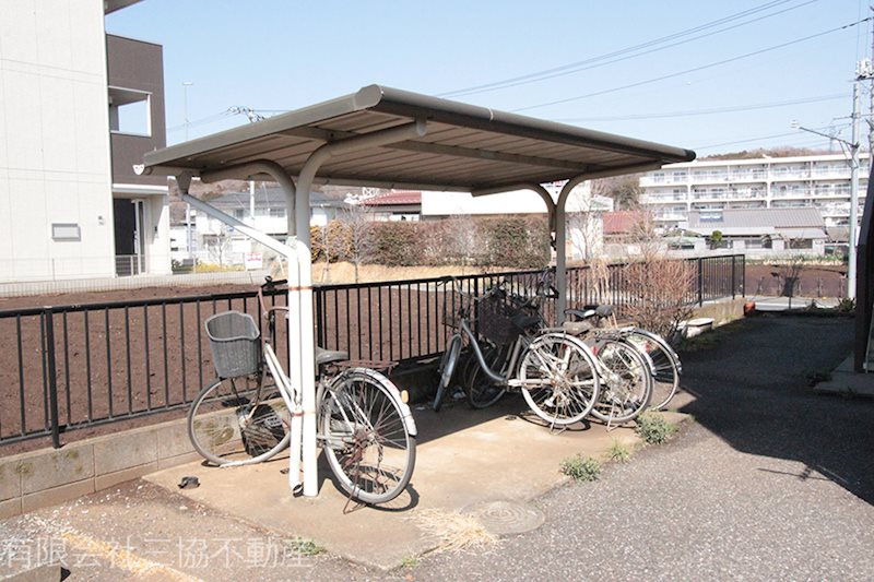 スカイコートの外観|駐輪場