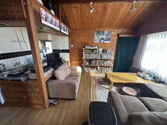 【居間・リビング】 | 【北杜市大泉町谷戸】管理分譲地内にある２棟の平家建物