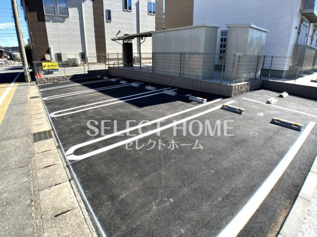 【駐車場】 | サープラスあおい | 車をお持ちの方に嬉しい駐車場付きの物件です
