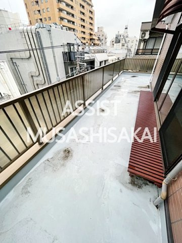 ウッズ吉祥寺のバルコニー