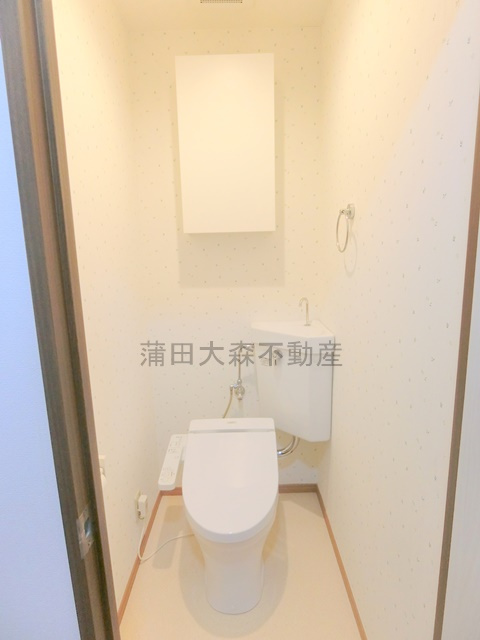 Mハイムのトイレ|棚収納と温水洗浄便座付きトイレ