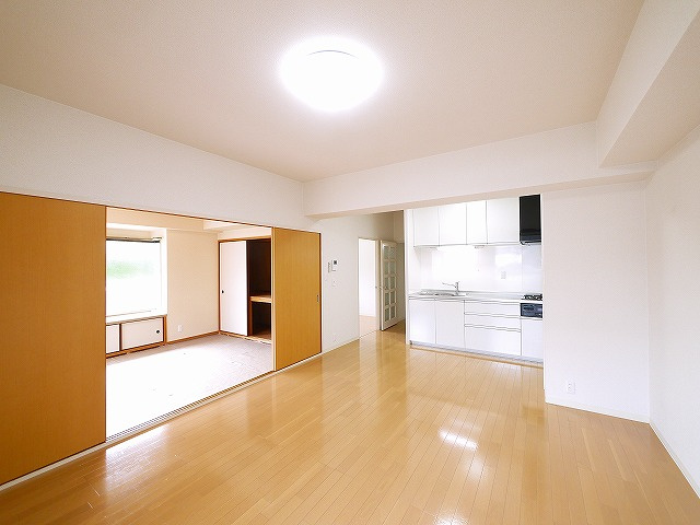 グランドパレス学園前の居間・リビング