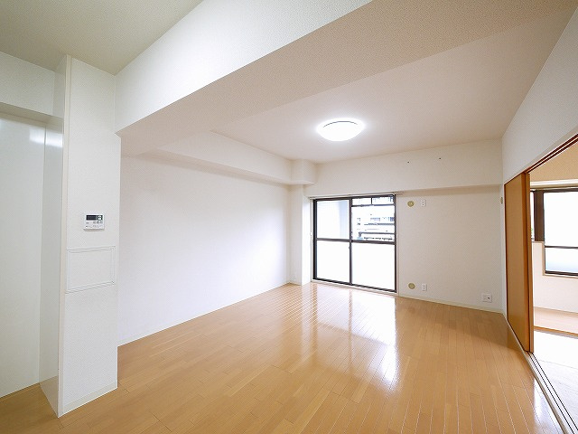 グランドパレス学園前の居間・リビング