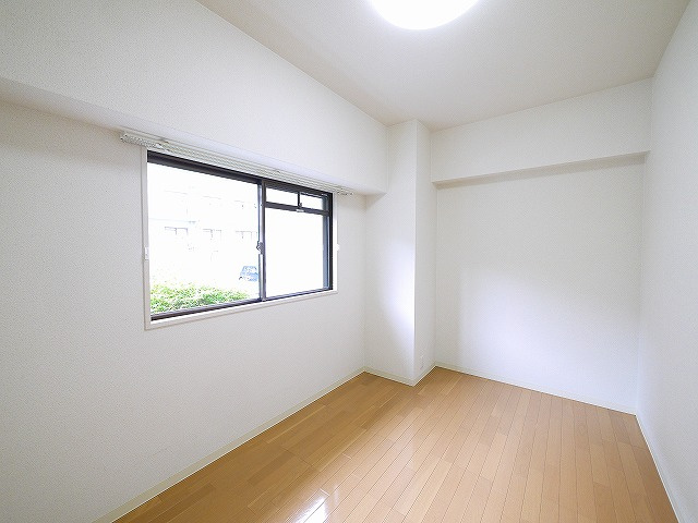 グランドパレス学園前の洋室