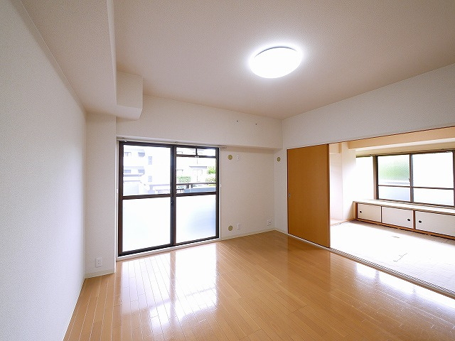 グランドパレス学園前の居間・リビング