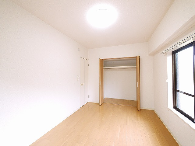 グランドパレス学園前の洋室