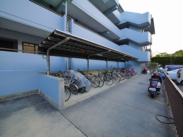 グランドパレス学園前のその他共用部分|駐輪場完備