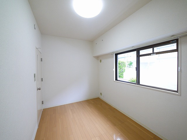 グランドパレス学園前の洋室