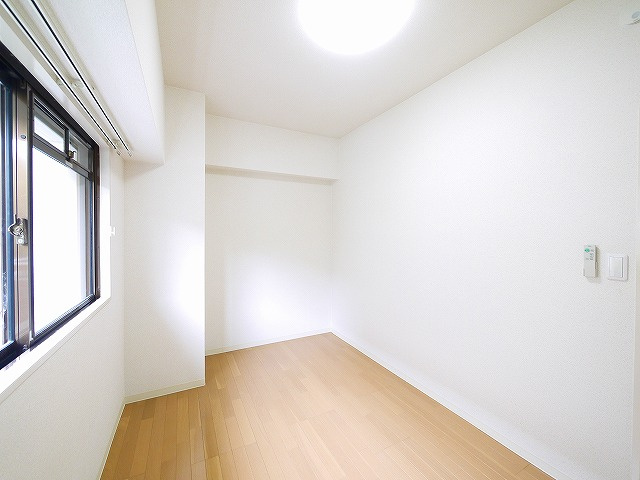 グランドパレス学園前の洋室