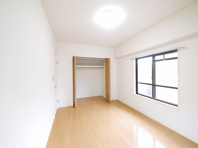 グランドパレス学園前の洋室