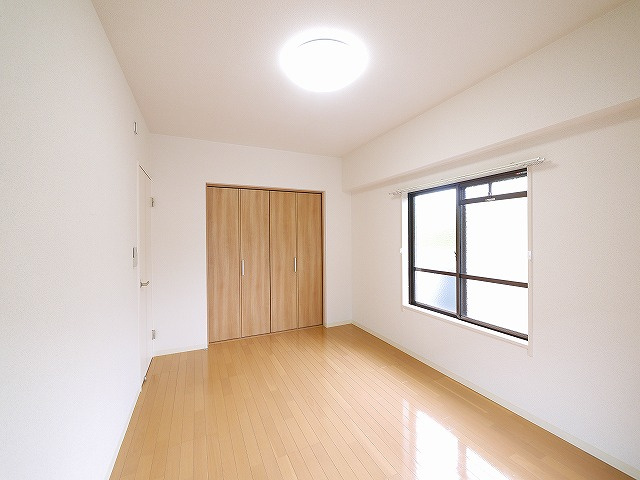 グランドパレス学園前の洋室