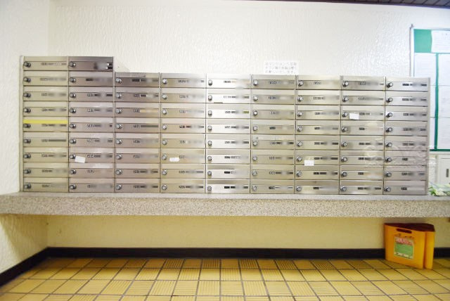 【設備】 | ハイネス巣鴨 | ロック式の集合ポスト。セキュリティや個人情報に対する意識の高まりが強い昨今では、ポストにロックがかかることも大事なポイントになります。～即日のご見学可能～　お問合せはお気軽にどうぞ。