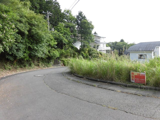 伊東市　宇佐美みのりの村の前面道路含む現地写真