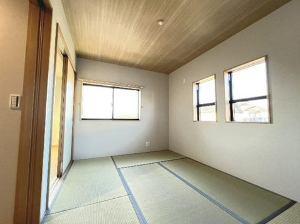 【中古】鶴ヶ島市脚折リフォーム中古住宅の和室|2F 6帖和室です☆