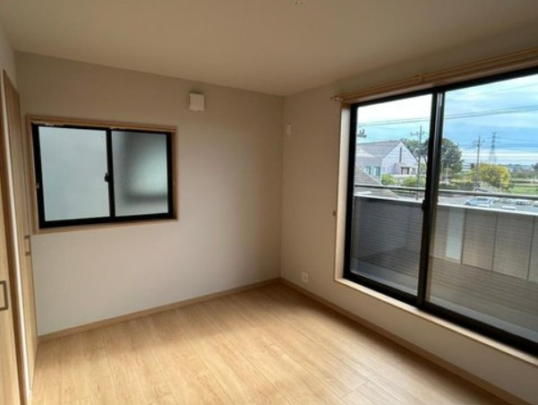 【中古】鶴ヶ島市脚折リフォーム中古住宅の洋室|3F 6.5帖洋室です☆