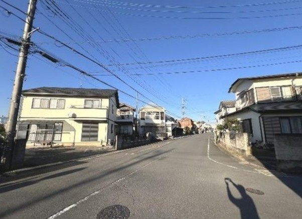 【中古】鶴ヶ島市脚折リフォーム中古住宅の前面道路含む現地写真|前面道路含む現地写真です