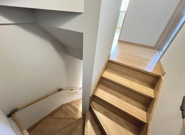 【中古】鶴ヶ島市脚折リフォーム中古住宅の内装|階段