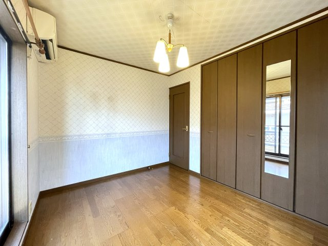 岩槻区本宿戸建ての洋室