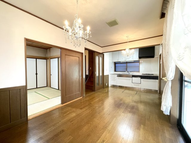 岩槻区本宿戸建ての居間・リビング