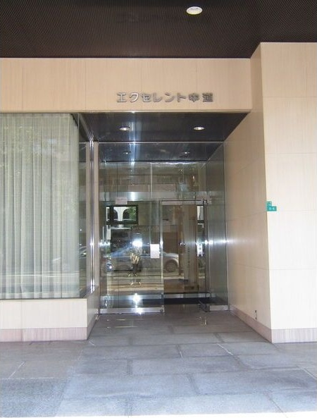 エクセレント中道のエントランス