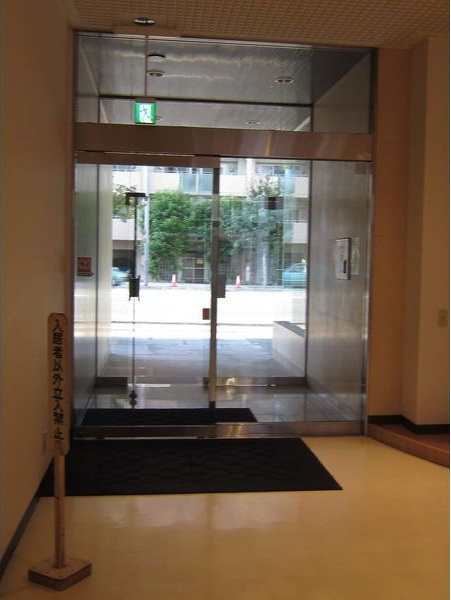 エクセレント中道のエントランス