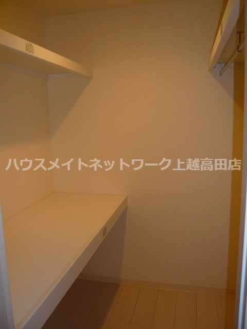 プリヨン高田の収納|ウォークインクローゼット
