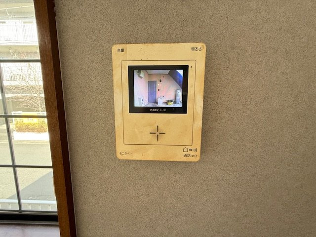 フォーラム中央のセキュリティ|クリーニング前の写真となります。