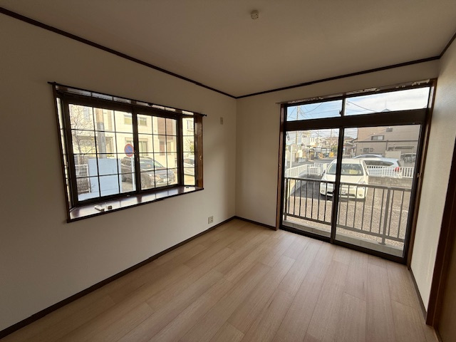 フォーラム中央の洋室