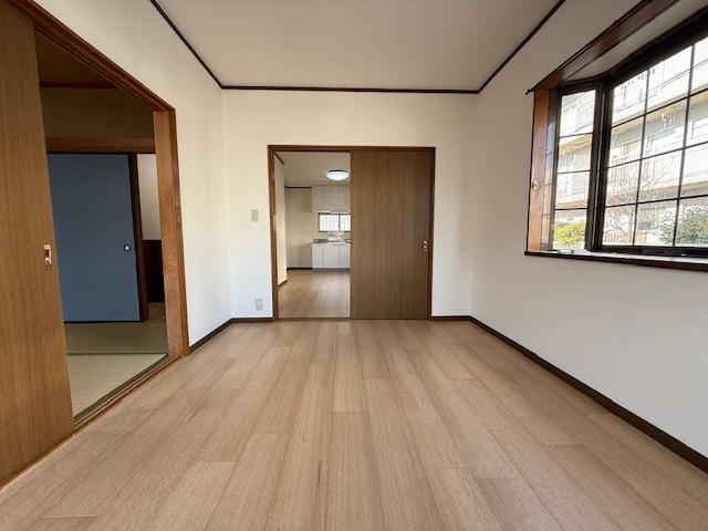 フォーラム中央の洋室