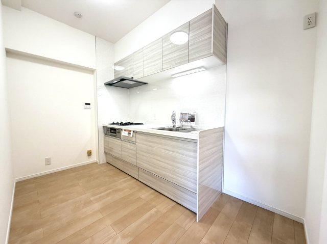 【キッチン】 | 【新規リフォーム】カルム宮島口 | 背面スペースが広いので、大型冷蔵庫を置いても大丈夫！